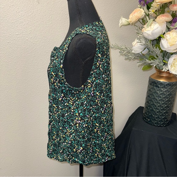 Croft & Barrow Floral Sleeveless Blouse V-Neck Spring Summer Size M - Picture 2 of 8